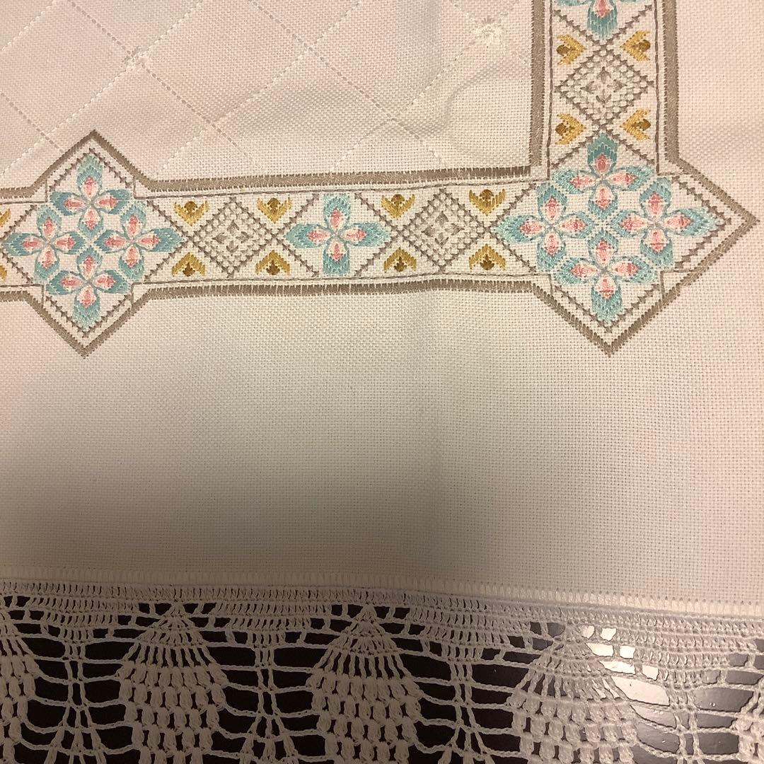 手刺繍　ハンドメイド　テーブルクロス