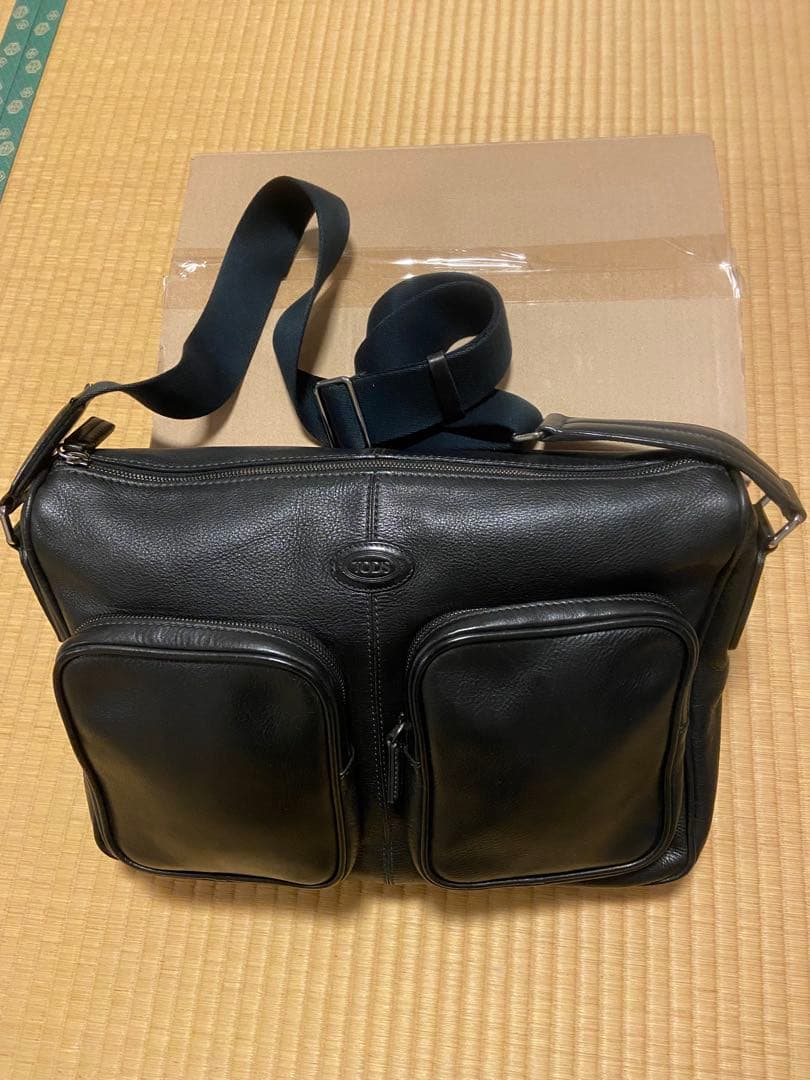トッズ　TOD’Sショルダーバッグ　ブラック