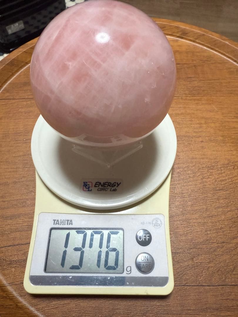 【希少】天然石大型ローズクォーツ 丸玉 直径約9.5cm 1372g 台座付き