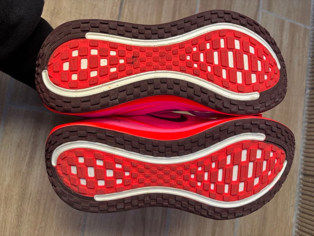 Nike Vomero plus ウィメンズ26cm