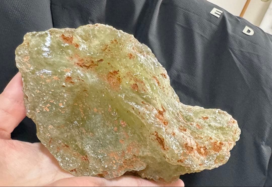 1キロ超！リビアングラス 原石