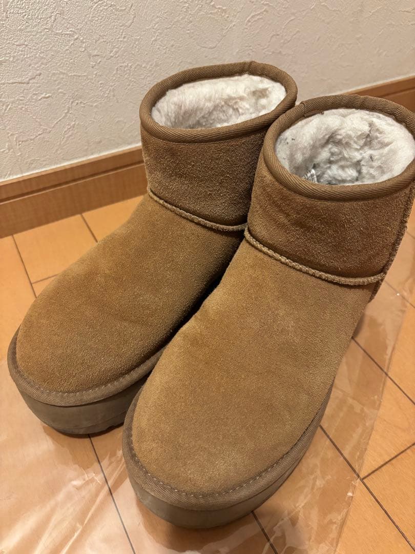UGG 厚底ベージュ スエード ショートブーツ