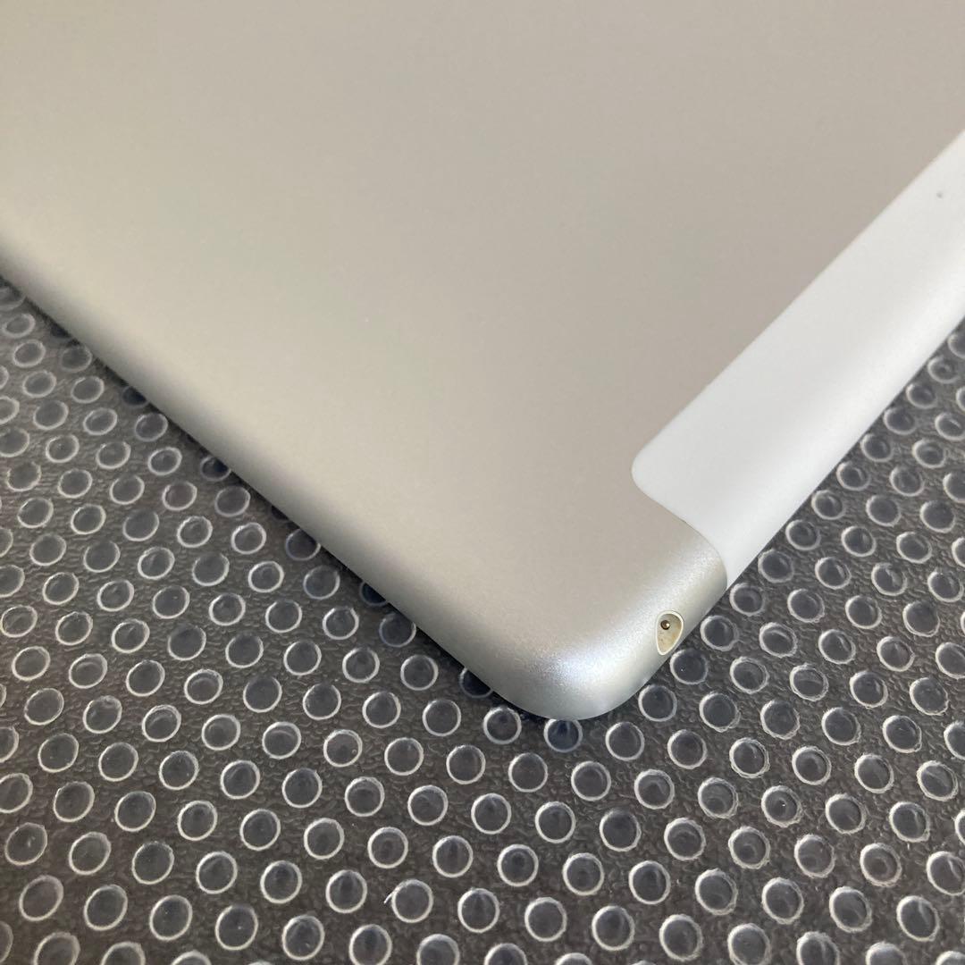3957【早い者勝ち】外観美品☆iPad6 第6世代 32GB SIMフリー☆