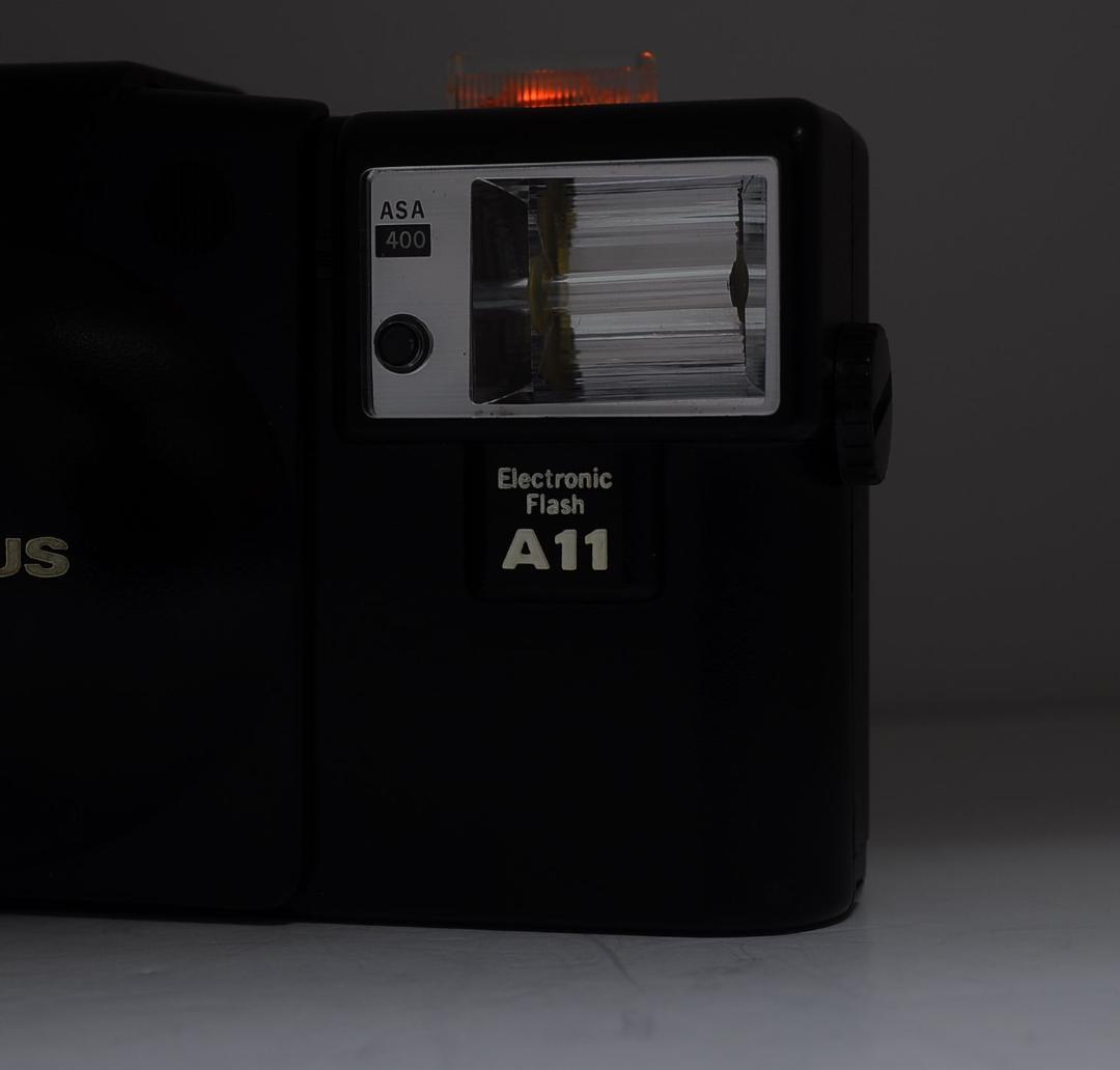 OLYMPUS XA2 カメラ A11フラッシュ ケース付 動作品 35mm