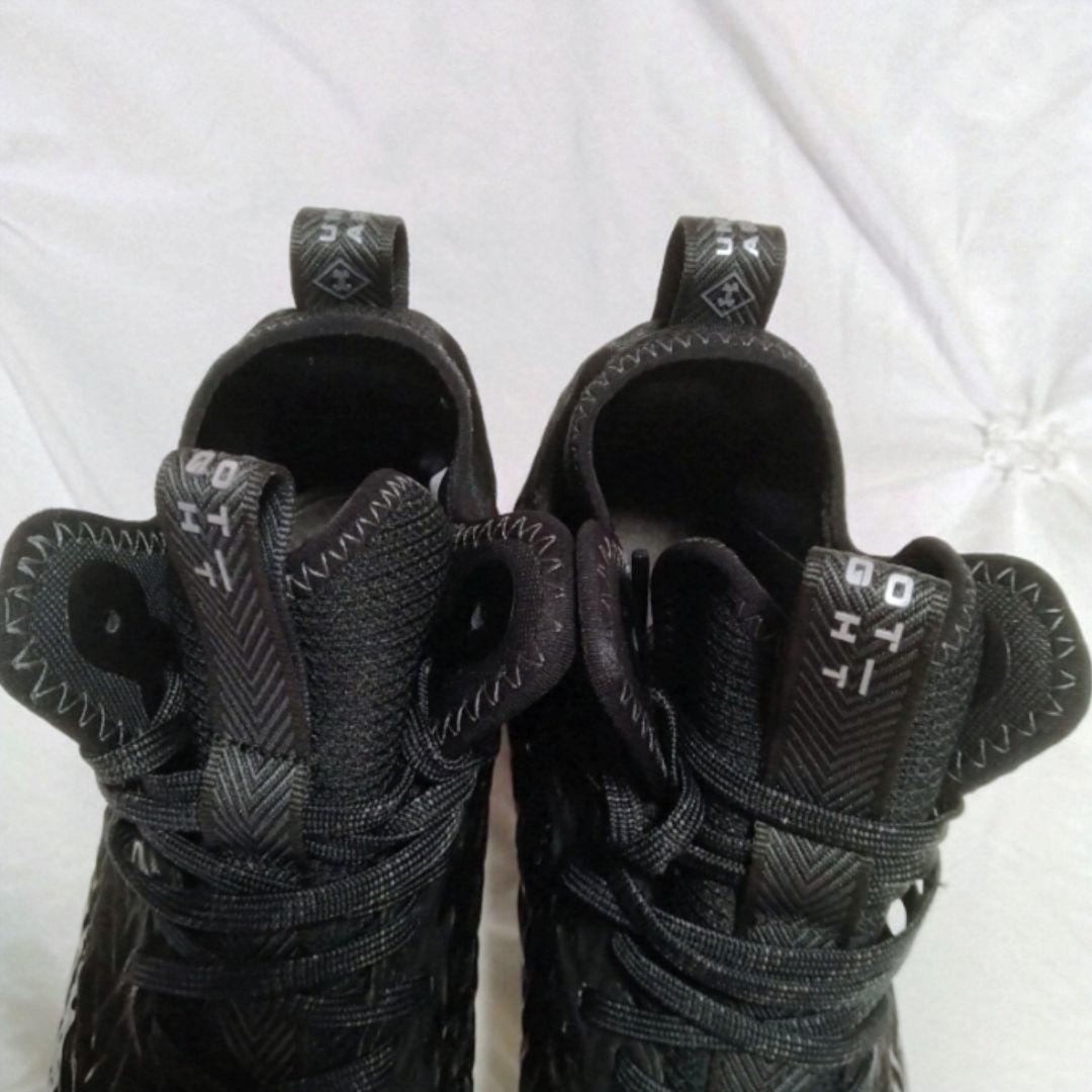 【29.5m ✨新品未使用✨】アンダーアーマー アメフトスパイク スポットライト