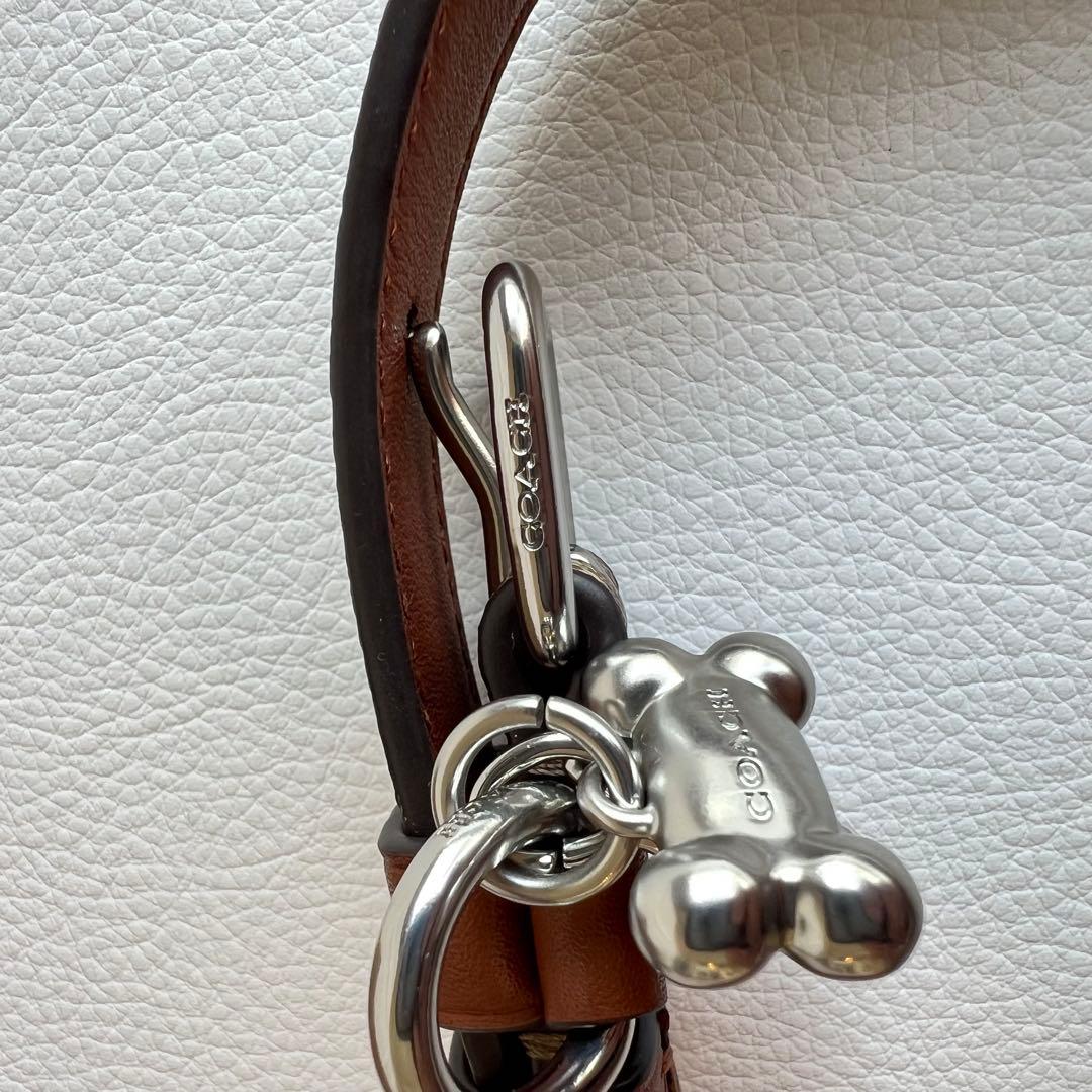 【未使用品】COACH 骨型チャーム付きレザー首輪 シグネチャー