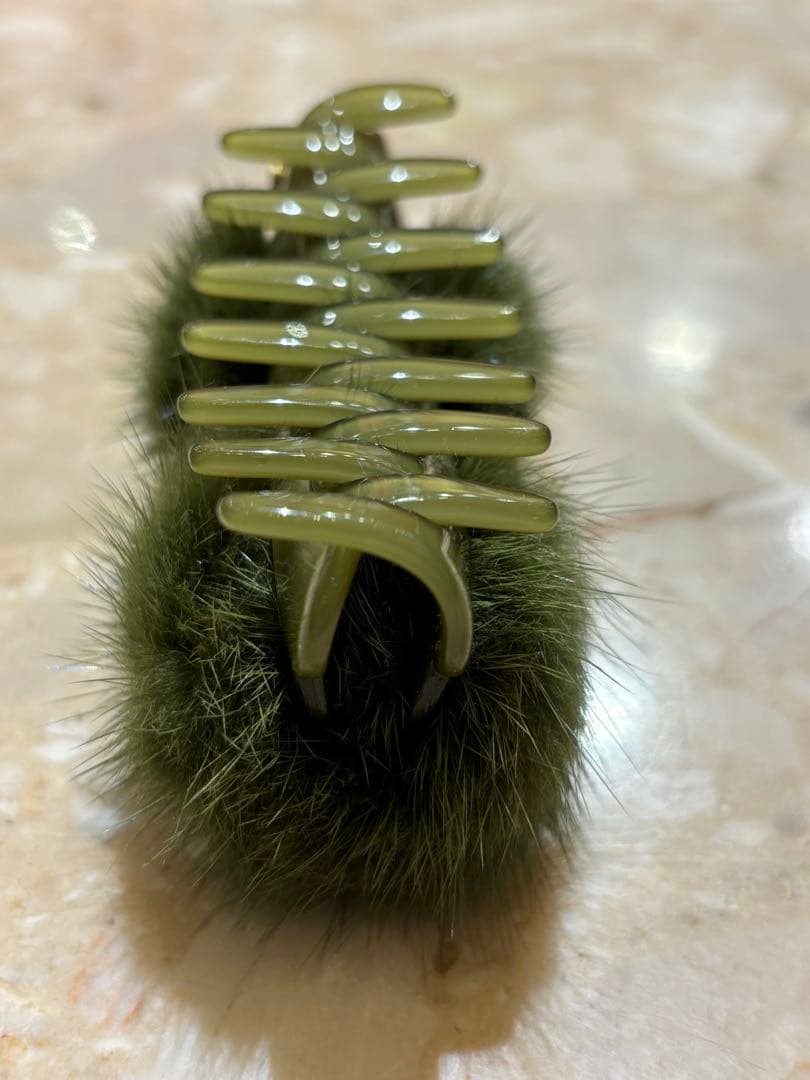 アレクサンドルドゥパリ　オリーブグリーン ミンクファー付きヘアクリップ