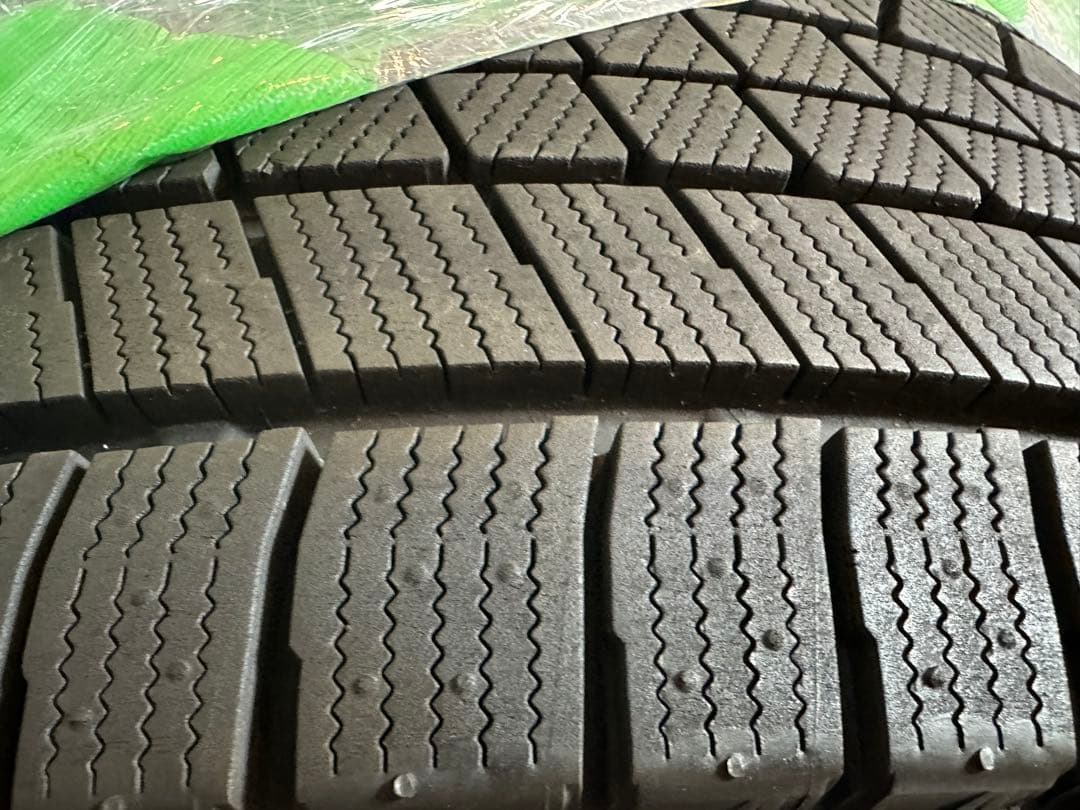 スタッドレスタイヤ&ホイール４本 ブリザックVRX3 235/55 R18