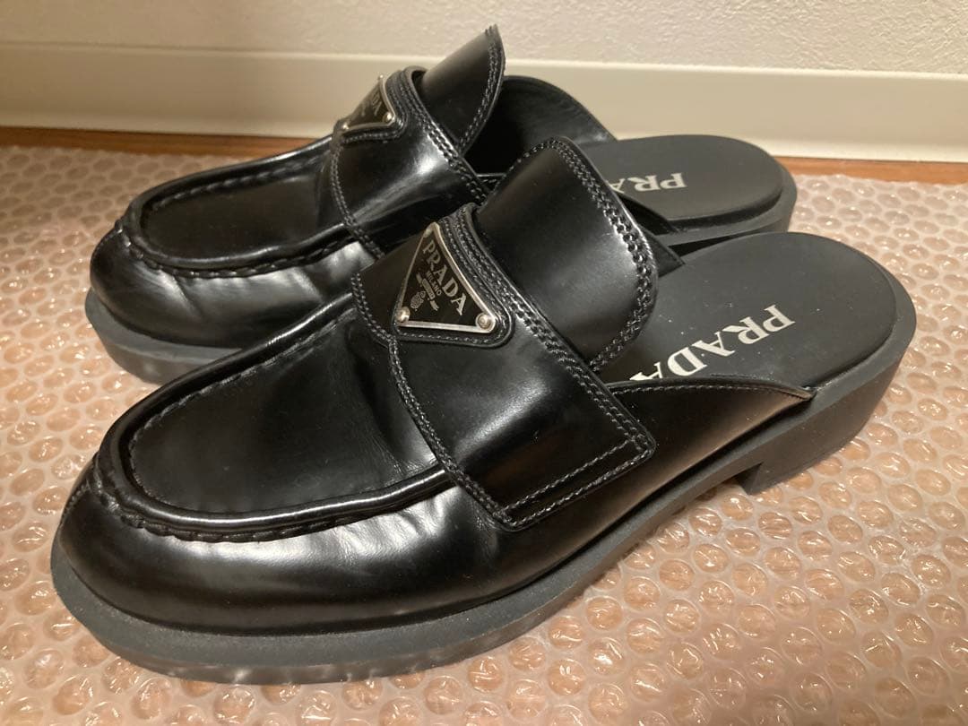 PRADA プラダ　ブラッシュドレザー ミュール サンダル　三角ロゴ