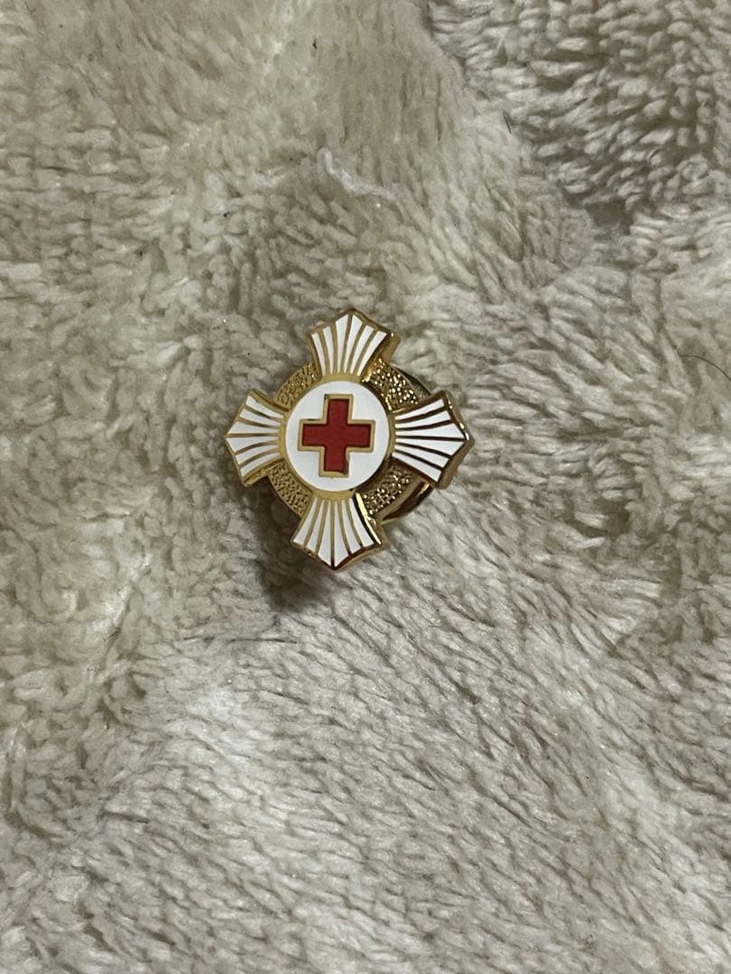 色々な勲章やピンバッチ