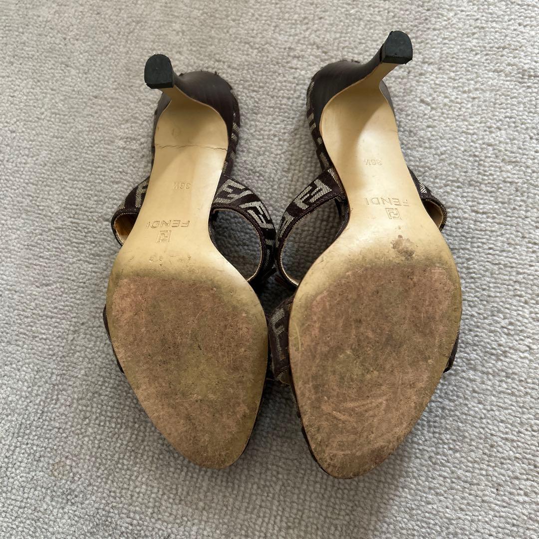 Fendi ロゴ入りブラウンミュール