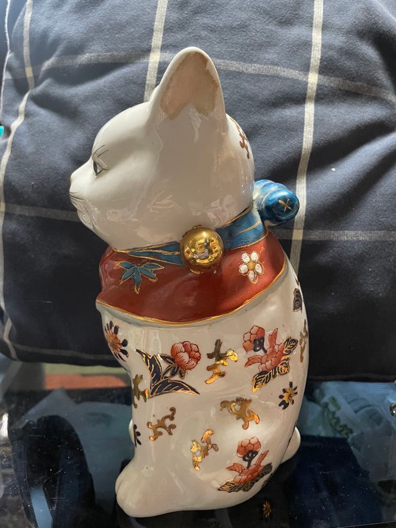 招き猫 伊万里焼 右手挙げ