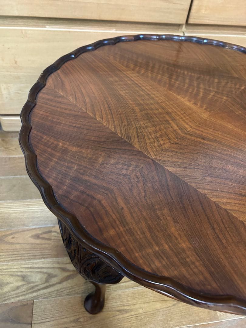 イギリス　アンティーク　コーヒーテーブル　猫脚　フリルの丸テーブル