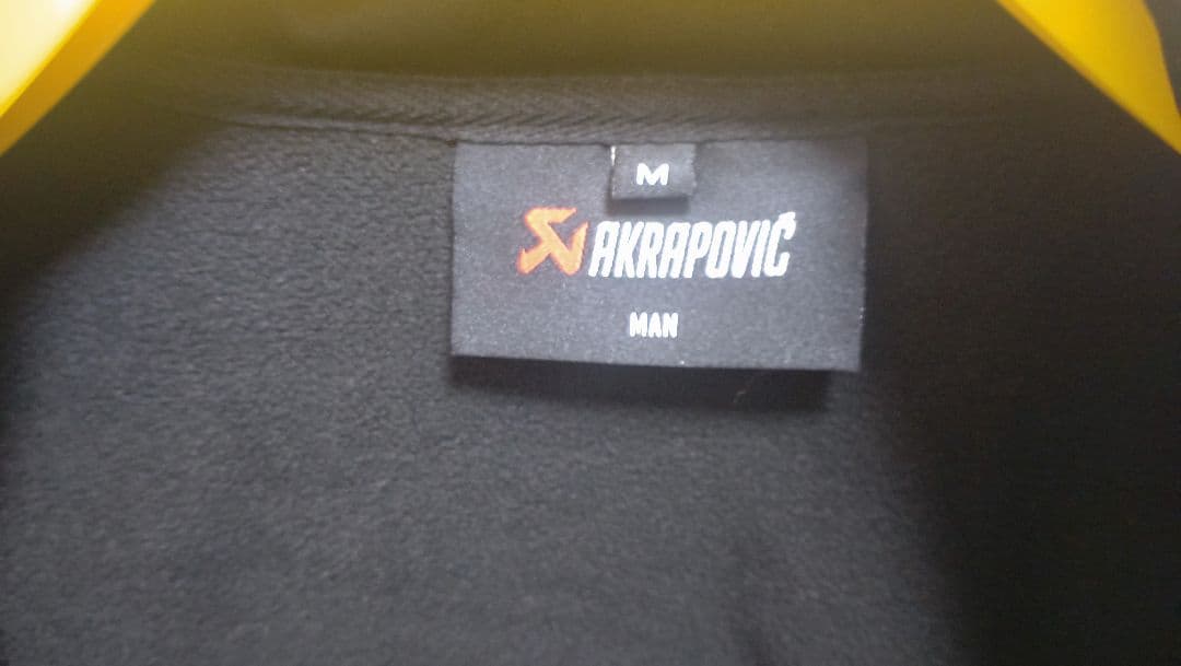 アクラポビッチ　ソフトシェル　ジャケット　タイチ　コミネ　クシタニ