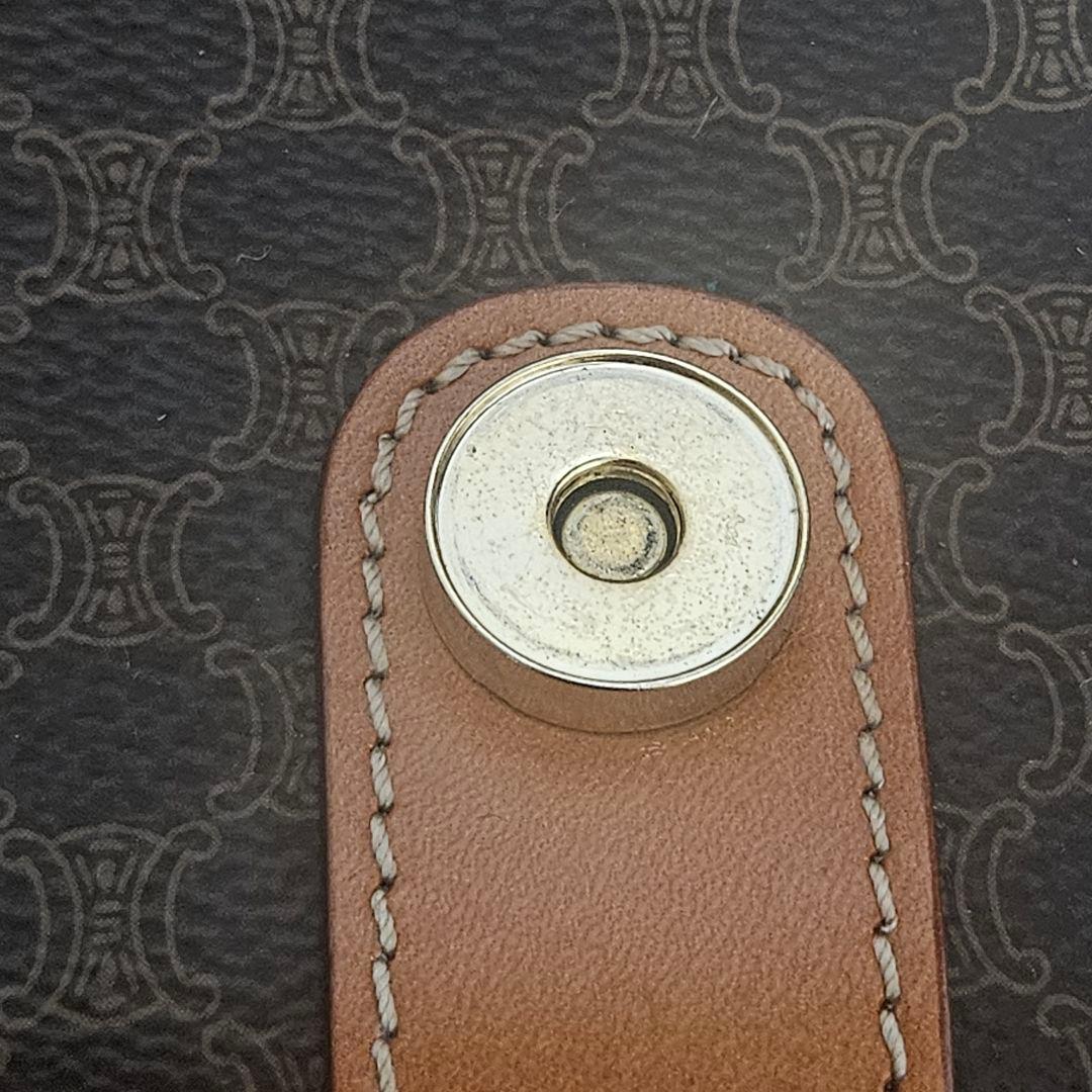 セリーヌ　トリオンフ　ショルダーバッグ　ロゴ