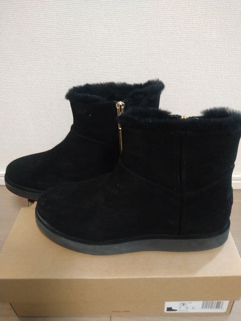未使用　UGG ブラック Classicムートンブーツ