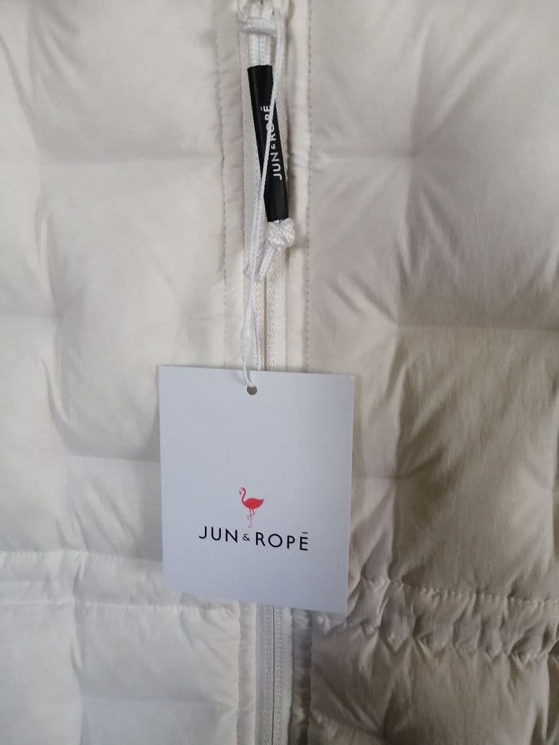 ホワイトキルティングノースリーブワンピース