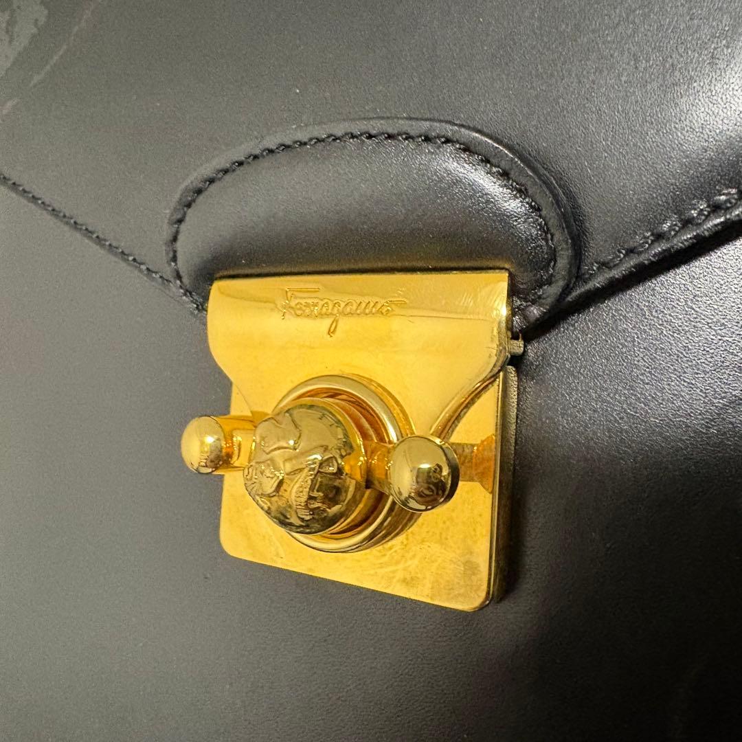 P*e様 フェラガモ レザー×スタッズ ハンドバッグ ショルダー　ブラック 正規