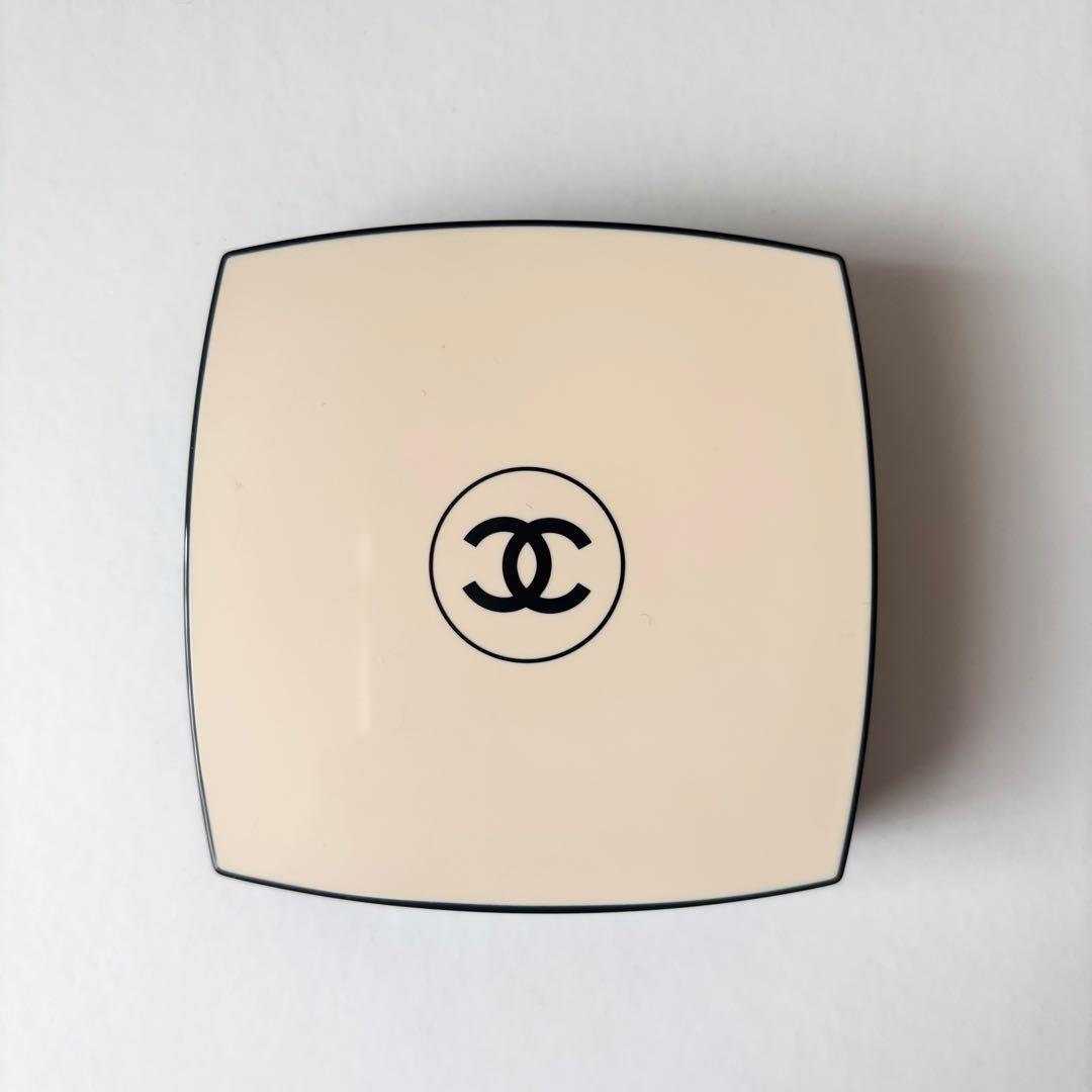 【ケース、袋付き】シャネル レベージュパレットルガール ライト【美品】