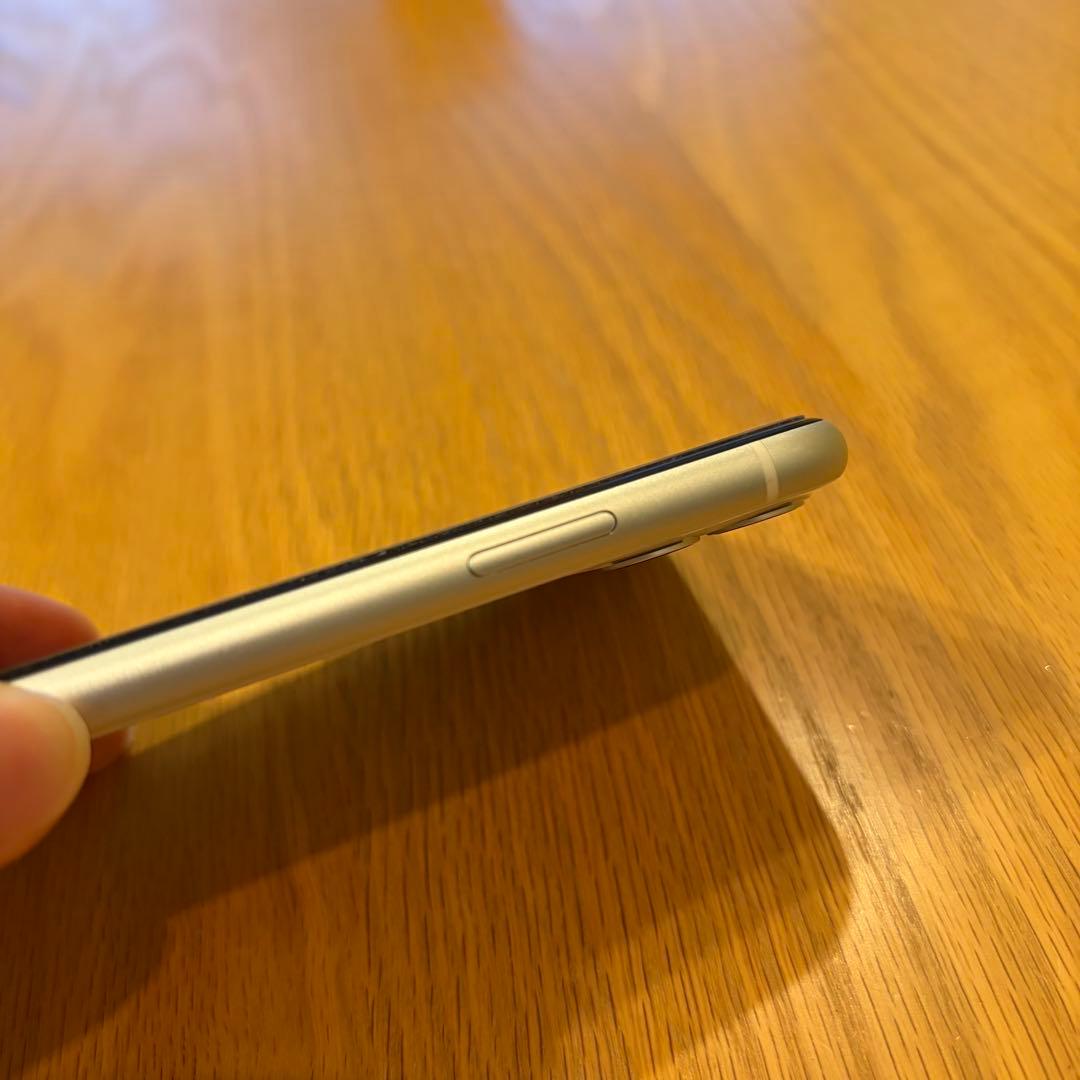 Apple iPhone 11ホワイト 6.1インチ