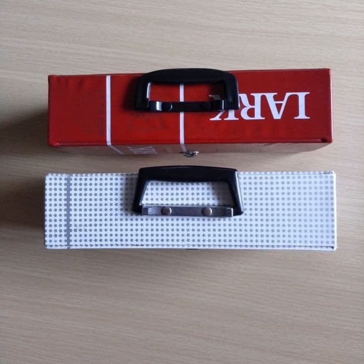 昭和のタバコ柄のカセットテープ入れ2個組