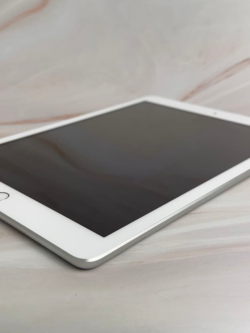 ipad第５世代32GB wifi+cellular simフリーシルバー