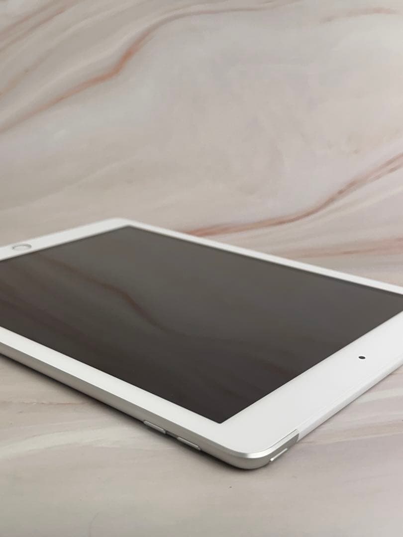 ipad第５世代32GB wifi+cellular simフリーシルバー