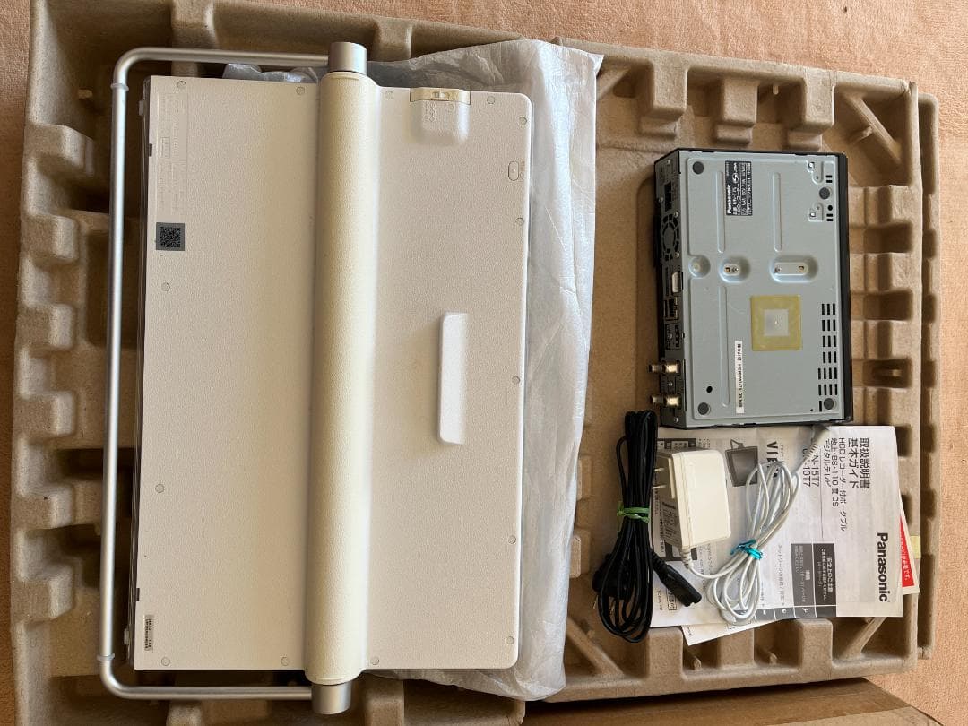 PANSONIC　ＴＶ　プライベートビエラ　１５インチ