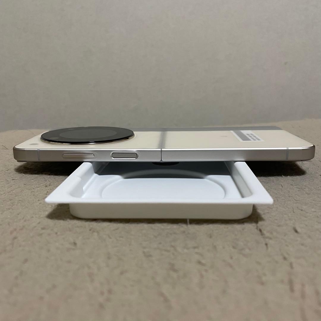 【新品】LiberoFlip A304ZT ZTE ゴールド 金色 SIMフリー