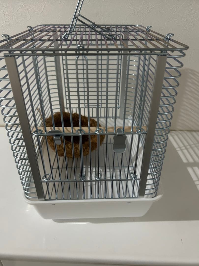 鳥小屋　小動物用金属ケージ 木製止まり木付き　(ベットプレゼント)