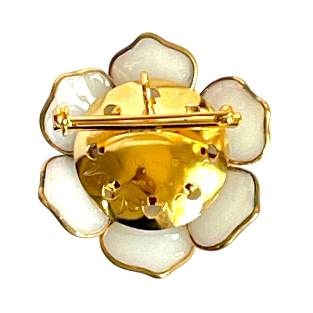 美品 AUGUSTINE ガラス カメリア ブローチ ペンダントヘッド ホワイト