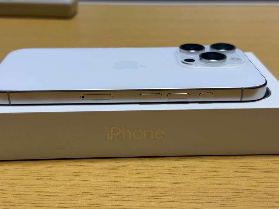 iPhone 16 Pro 512GB ホワイトチタニウム SIMフリー