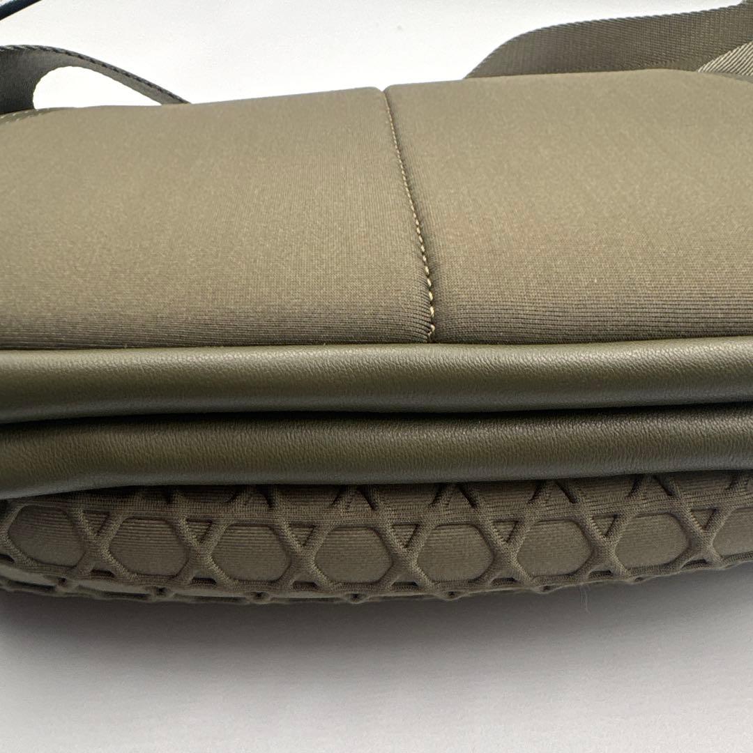 クヘタコ様ラクーオ　LAQUOH 未使用に近い　ボディバック　モスグリーン