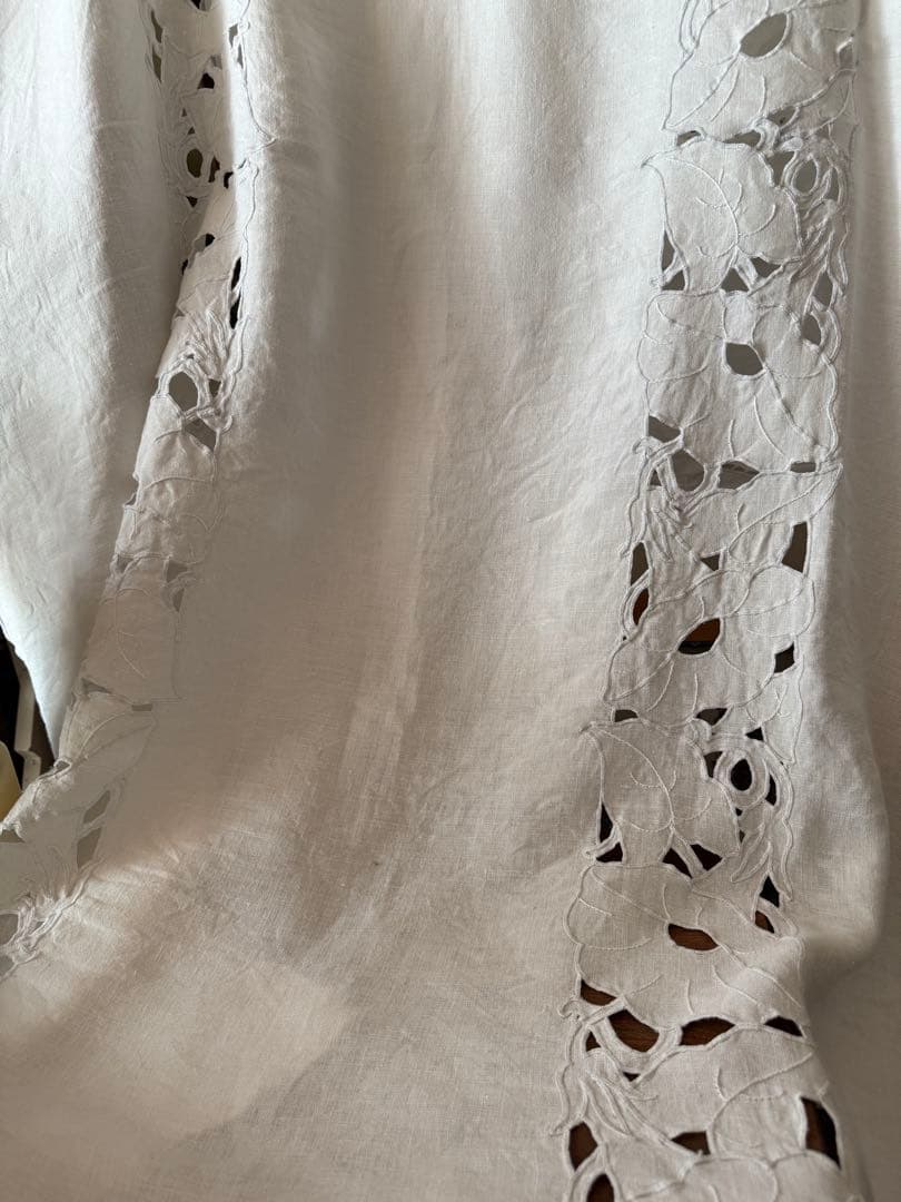 フランスアンティークஐ⋆*くったり素敵なくりぬき刺繍のクロス