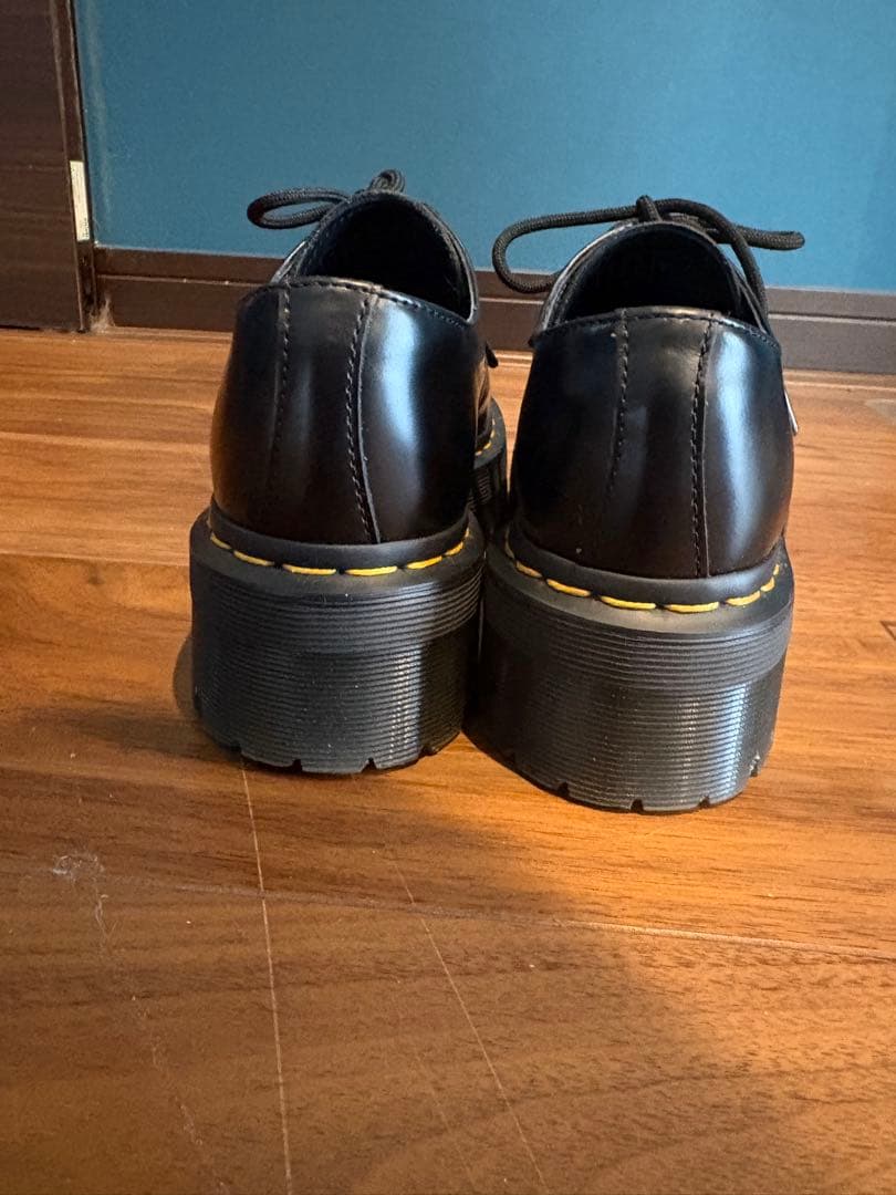 ドクターマーチン 厚底ブラックレースアップシューズ