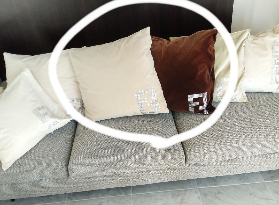 FENDI　フェンディ　ラインストーン　クッション　ベロア　2点