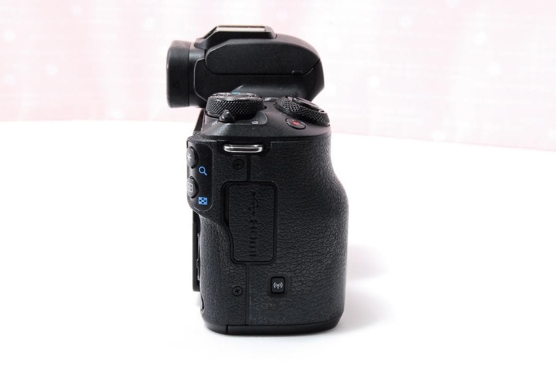 〓ミラーレス〓キヤノン EOS kiss M＋EF-M 15-45mm