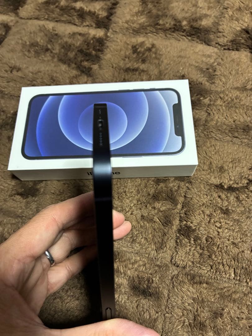 【極美品】iPhone12ブラック64GB 付属品未使用完備 ・ケース未使用付