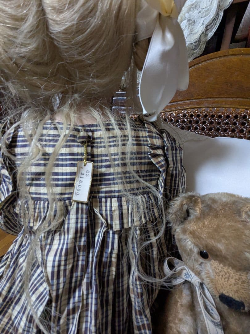 アンティークドールとテディベア