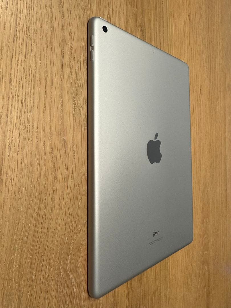 Apple iPad(第9世代) 10.2インチ Wi-Fiモデル　シルバー