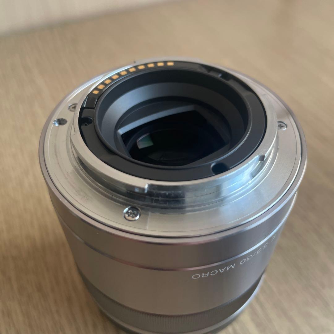 Sony E 30mm F3.5 Macro レンズ