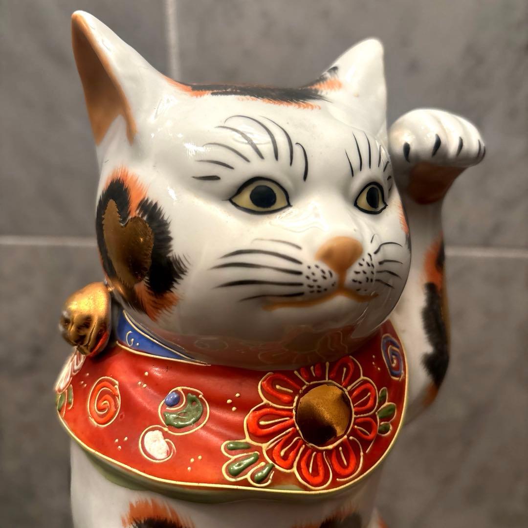 アンティーク九谷焼妖艶な瞳や九谷焼独特の金彩や色彩が美しい存在感抜群招き猫