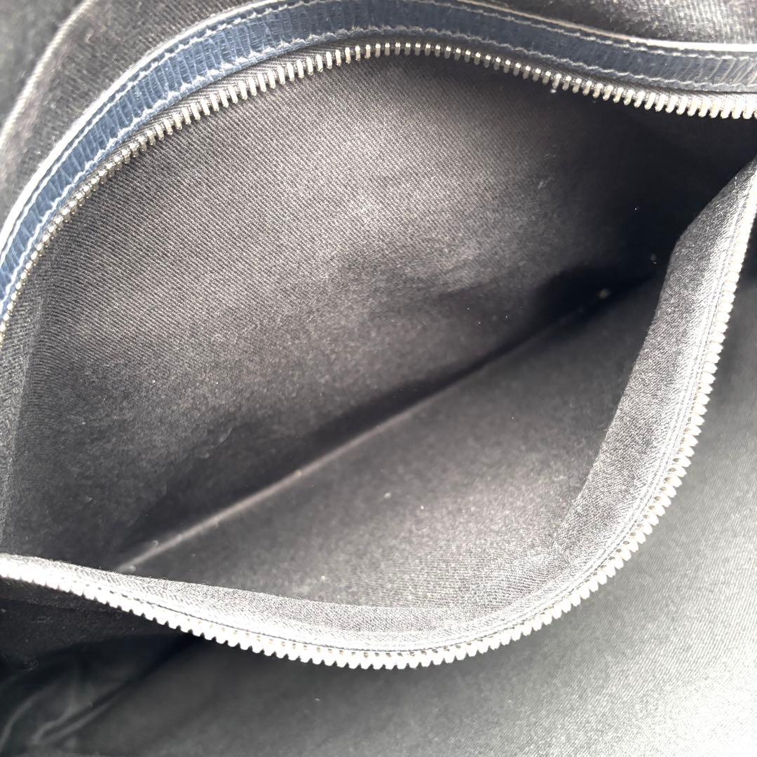 美品 サルヴァトーレフェラガモ 2way ビジネスバッグ 2層 レザー ネイビー