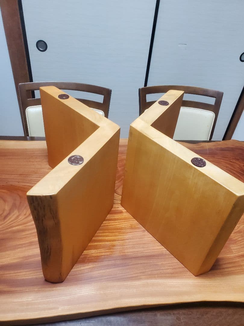 ケヤキ？ 無垢材の自然なエッジテーブル 1枚板