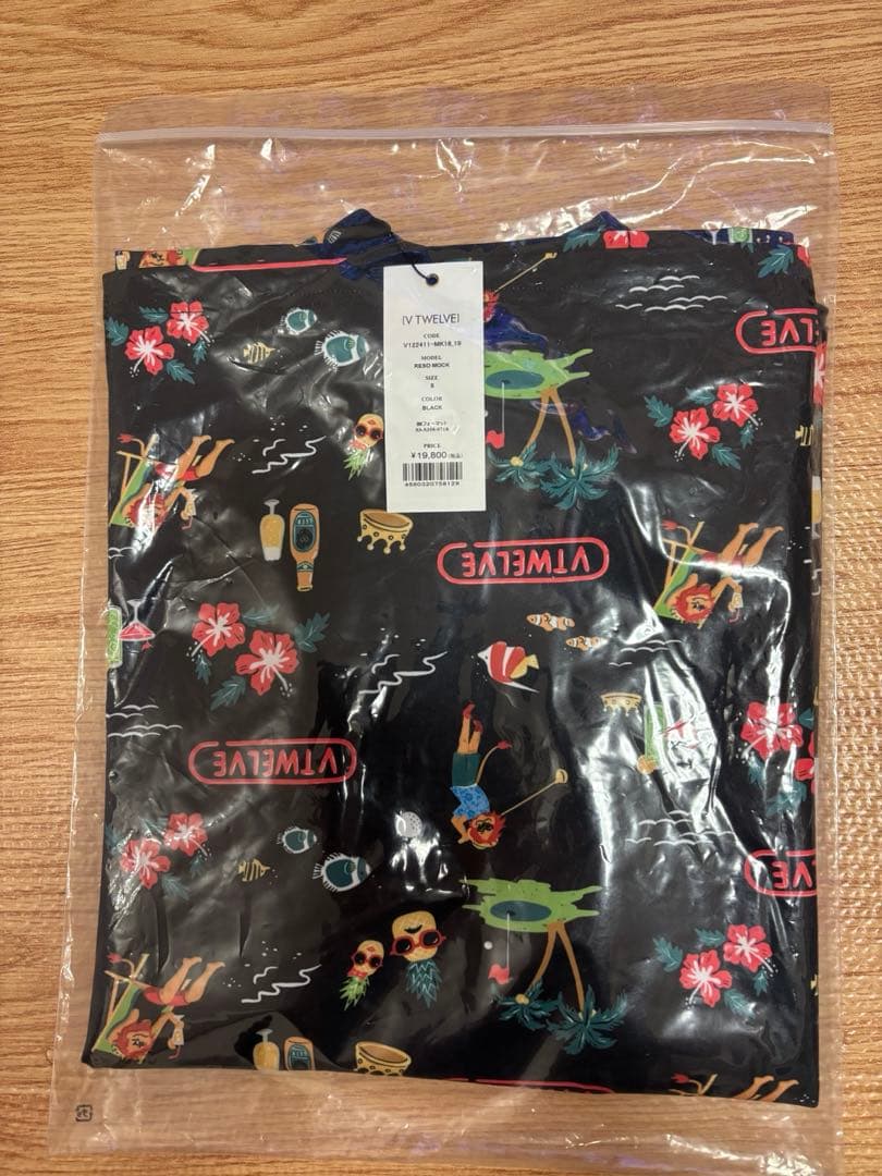 V.Twelve ブラック モックネックシャツ