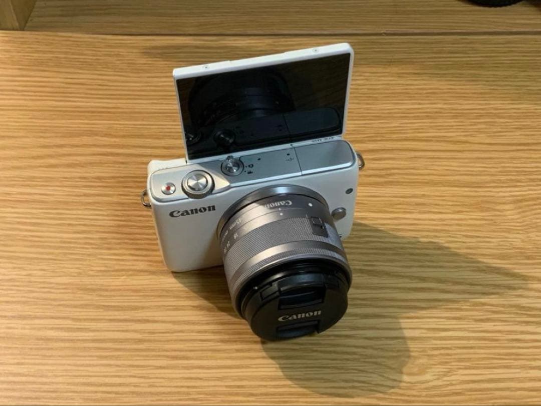 ✴︎キヤノン　カメラ　Canon EOS M10 レンズ付き