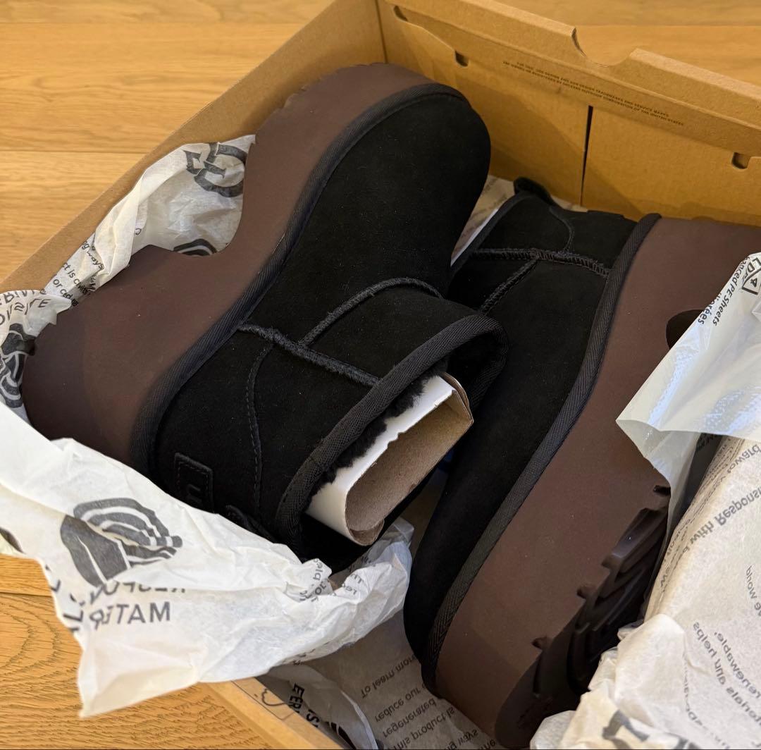 新品 UGG クラシック ウルトラ ミニ 厚底　プラットホーム ブラック