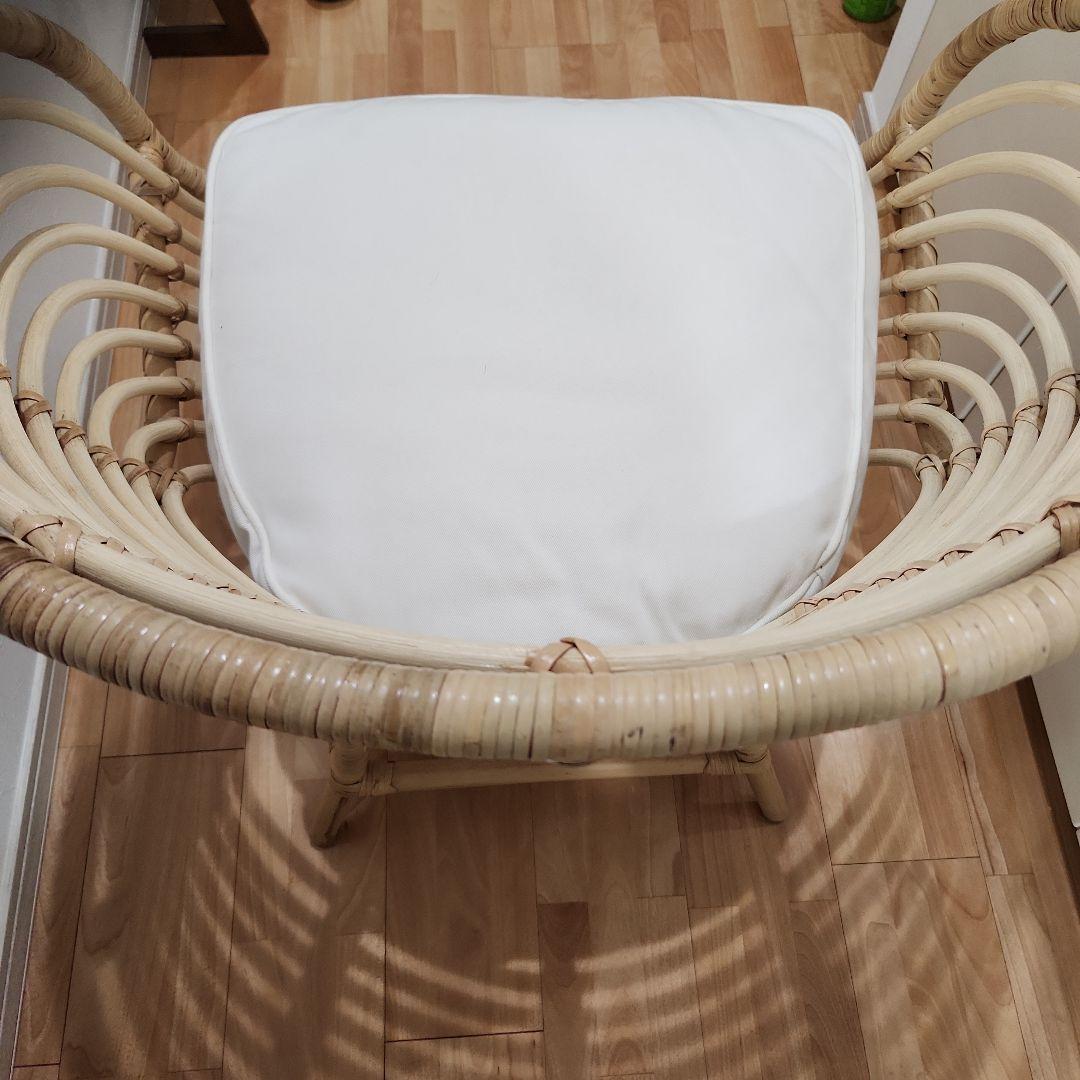 イケアラタン製オープンワークチェア ホワイトクッション付き