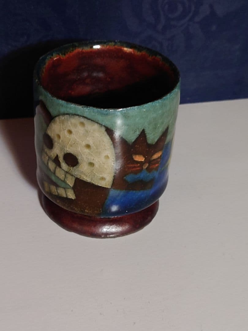 志村観行　朝どくろと夜猫は愛を語る図 盃