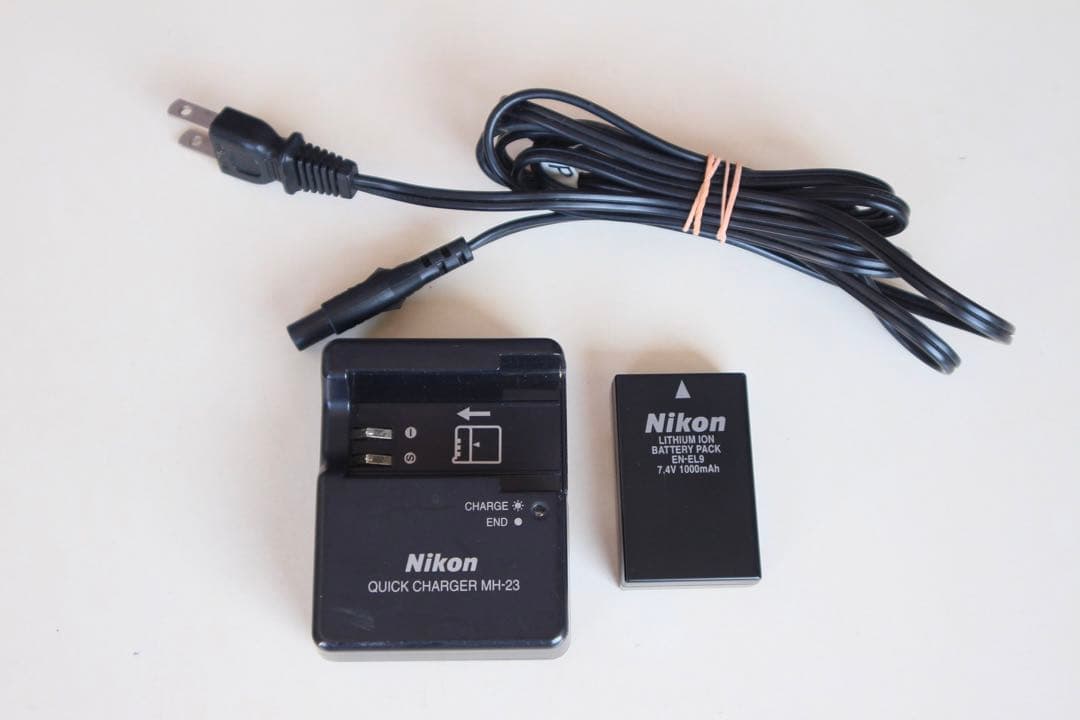 Nikon D3000 動作品　充電器付
